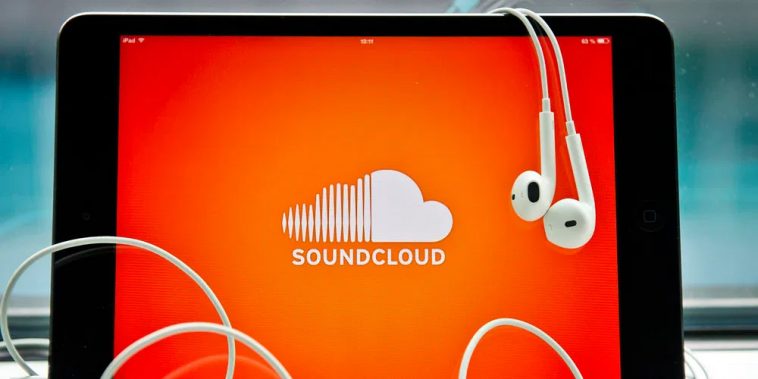 ipad with earphones with soundcloud app